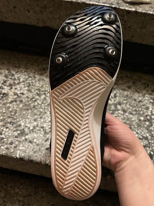 Продавам два чифта шпайкове за лека атлетика