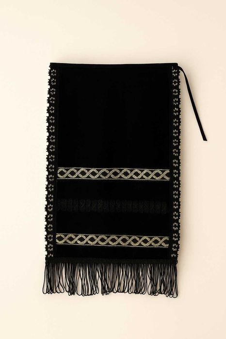 Costum Popular Românesc pentru Femei - ie, vestă, fustă și crătințe