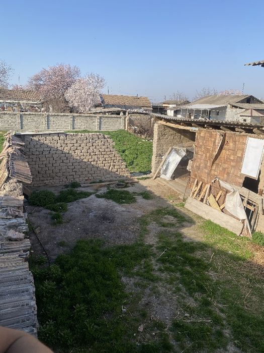 Srochno yer sotiladi 3 sotix Zangi otadan 7 km o'tganda Said o'ta maxa