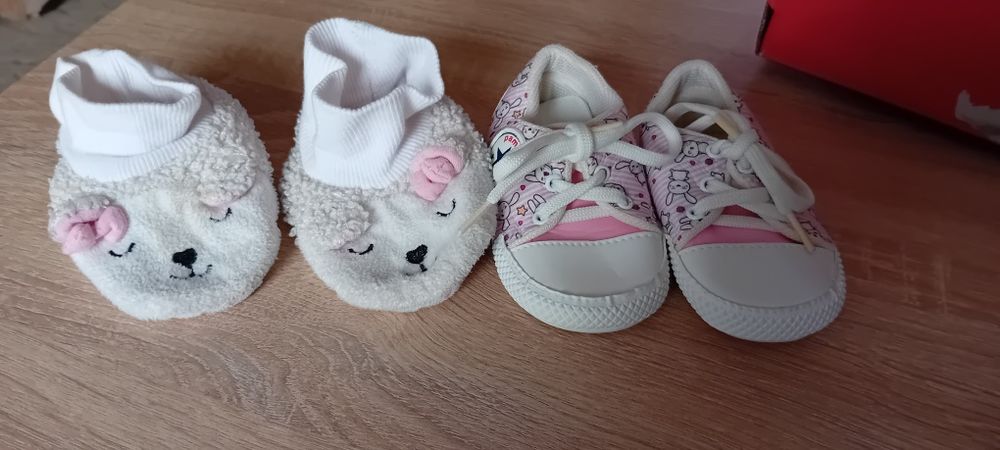 Пантофки за бебе момиче
