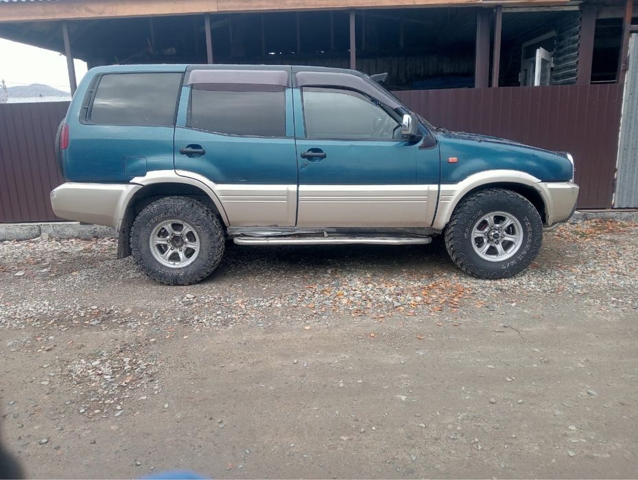 Продам машину Nissan Mistral