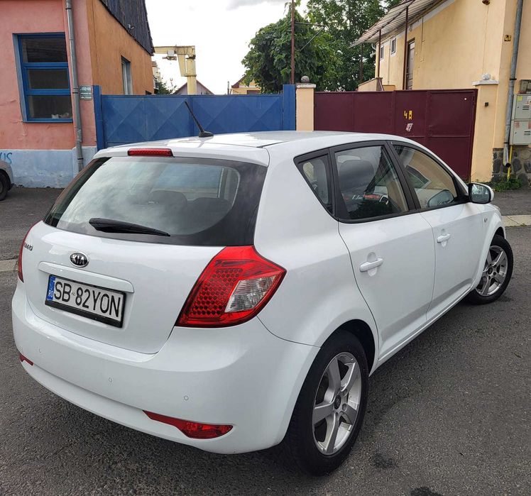 KIA CEED 1.4 an 2012 euro 5 90  CP stare deosebita tehnica si estetica carte service unic propietar,recent adus factura garantie