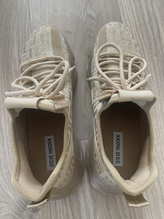 Чисто нови маратонки Steve Madden