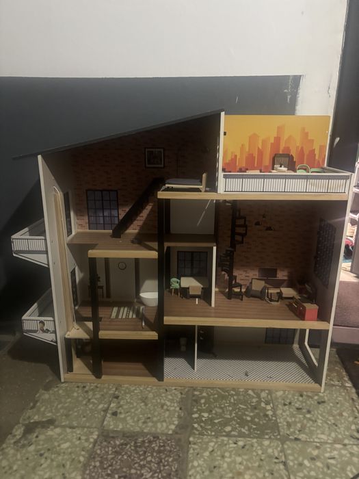 Casuta papusi cumparata de noua,folosita foarte putin !