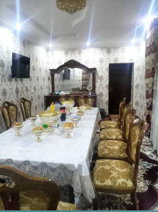 8 xonali Hovli sotiladi