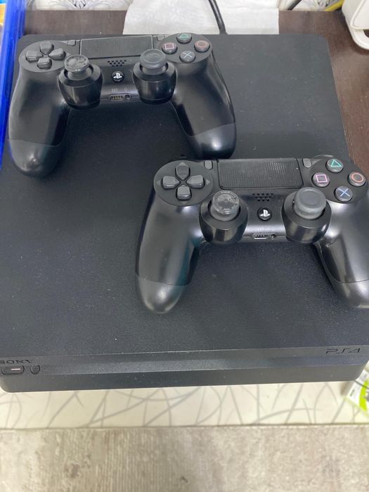 Продам игровую приставку ps4