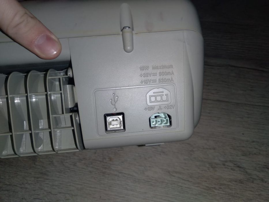 Принтер струйный  в рабочем состоянии цветной.