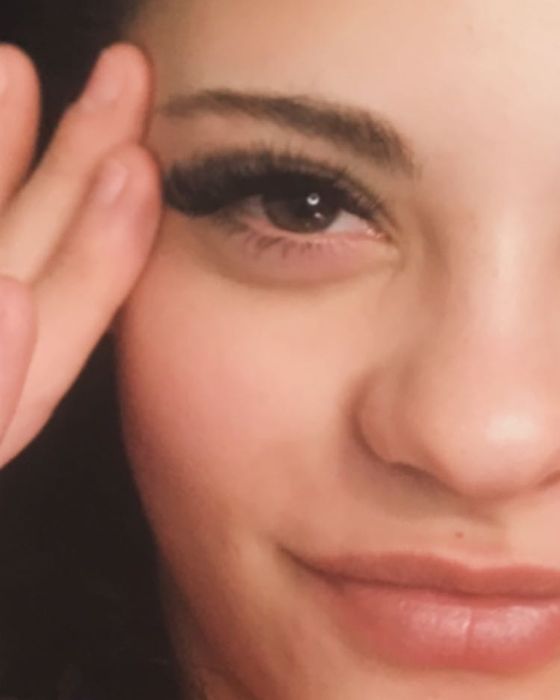 Поставяне на мигли