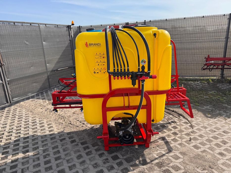 Опрыскиватель навесной Польша .