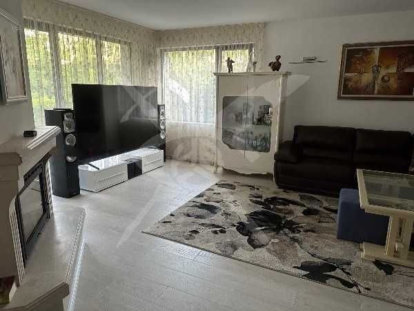 Дава се под наем Къща в с. Марково, Област Пловдив - 390 кв.м за 2692.8 € - Снимка #2