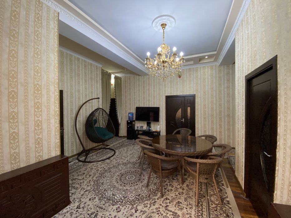 Yangi hayot tumanida 15 xona uy sotiladi 6 sotix yer narxida