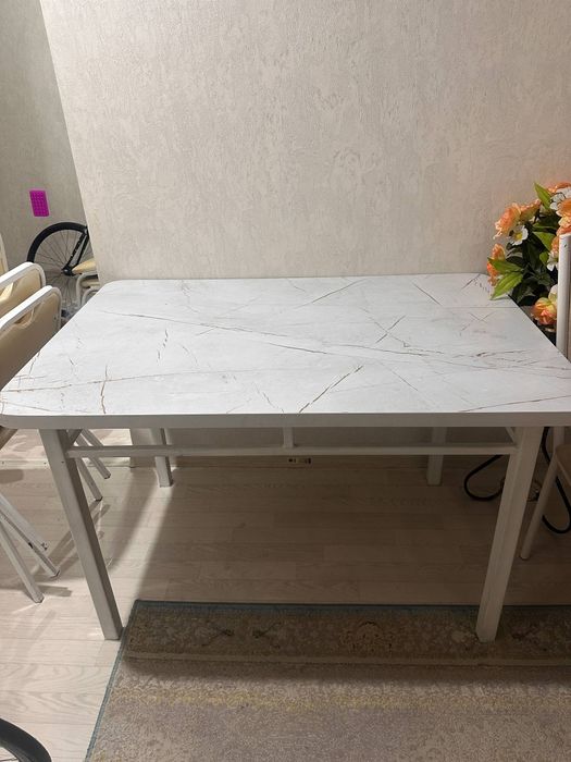 Стол орындықарымен почти новый