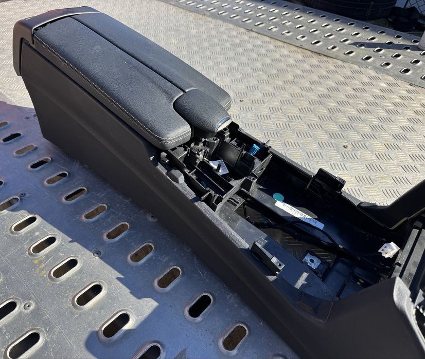 Подлакътник за Mercedes E класа W212