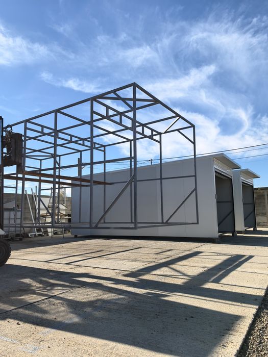 Произвежда гаражи от термопанели