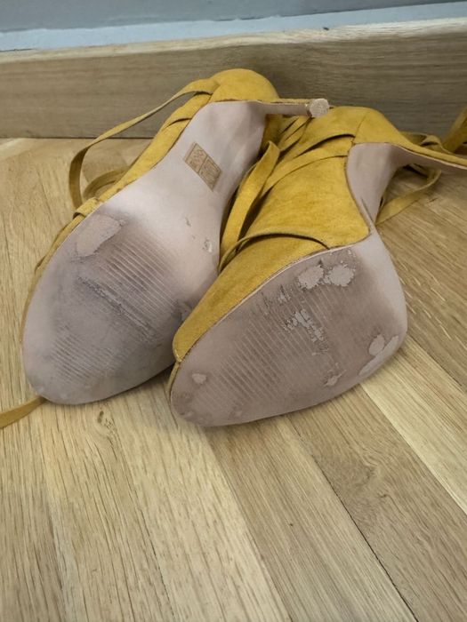 Sandale cu toc marimea 38 culoare mustar