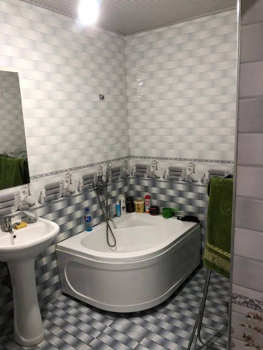 Продаётся 2 ком квартира 70кв2 6 етажний дом  в 5 етаже