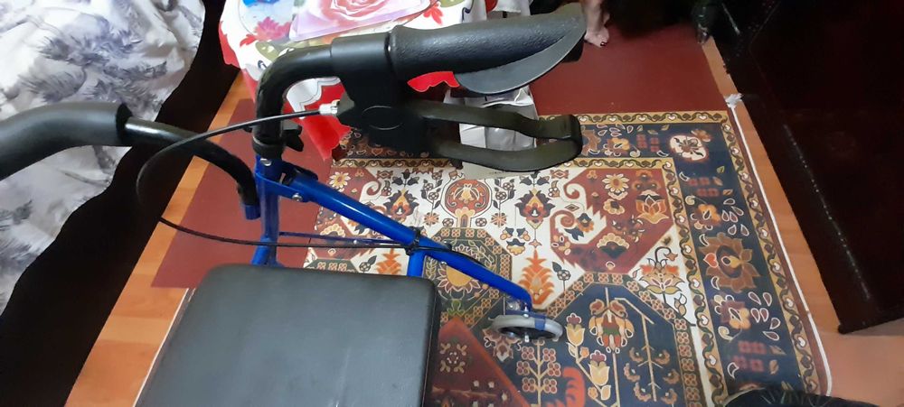 cadru de mers (rollator ) cu 4 roti made in germany