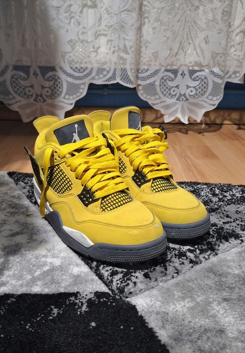 Air Jordan 4 retro lightning