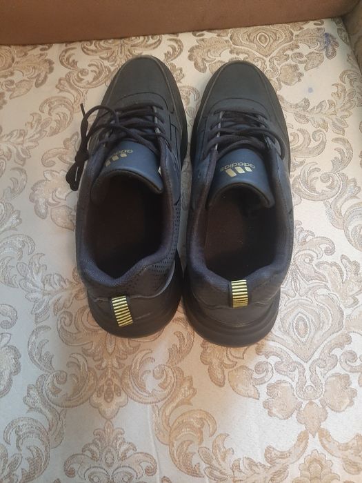 Продам красовки новые44р.