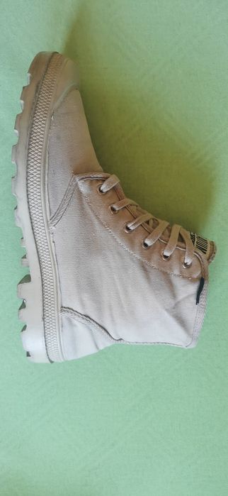 Pantofi Palladium mărimea 45 crem superbi talpic 28.5cm