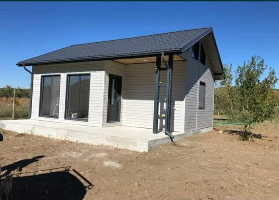 Vindem case din panouri sandwich