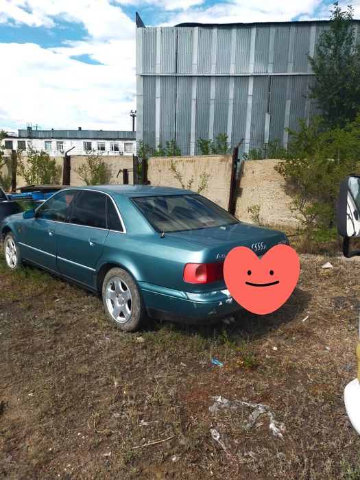 Продам Ауди А8,на запчасти.
