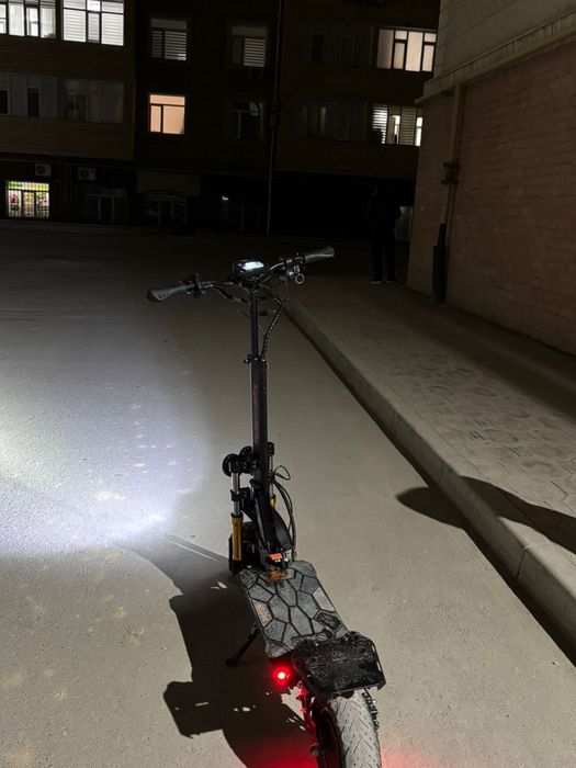 Электросамокат.