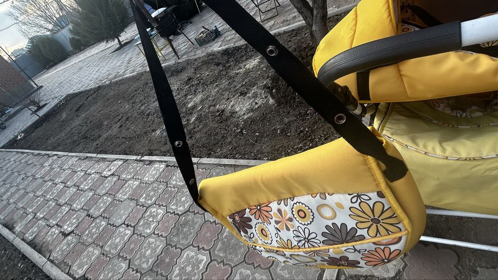 Коляска с люлькой