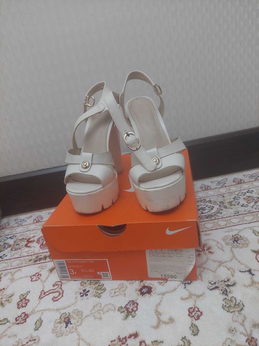 Продам босоножки женские