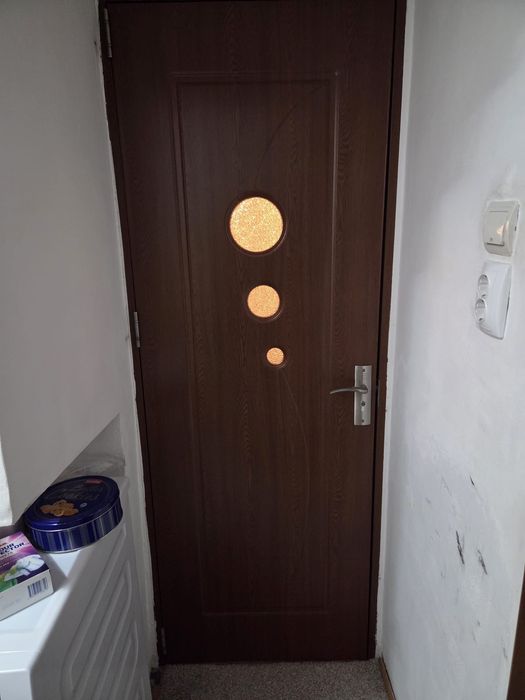 Vând 4 uși de inferior in stare buna cu tot cu toc si masca.