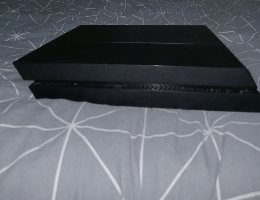 Vand sau schimb ps4 cu xbox series s Ps ul are o maneta si 5 jocuri.