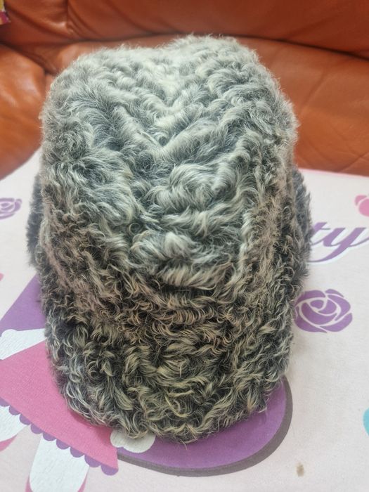 Caciula blana astrahan