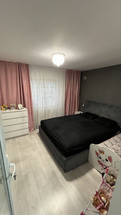Vand apartament cu 2 camere