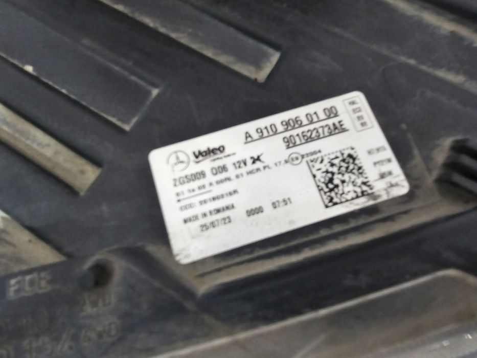 Far dreapta Mercedes Sprinter W907 W910 dupa 2018 cod A9109060100