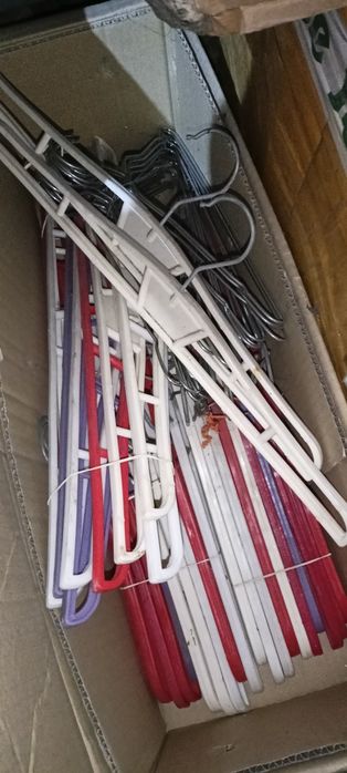 Продам вешалки разные