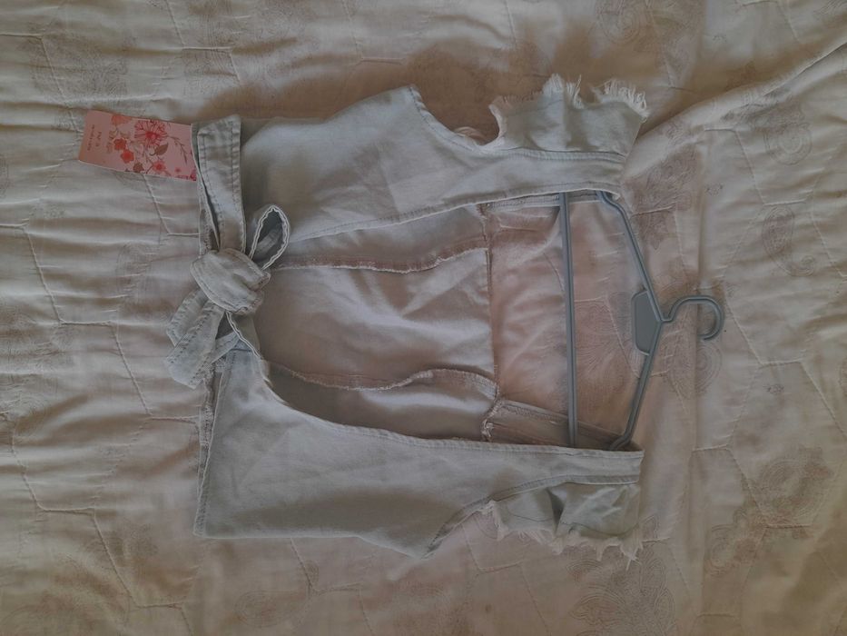 Лек дънков топ с гол гръб