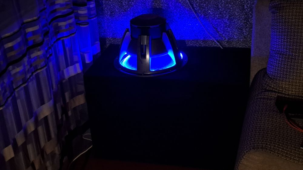 Продам сабвуфер Alpine