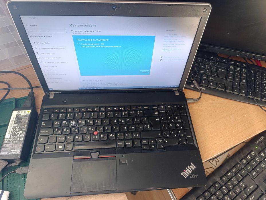 Лаптоп  Lenovo ThinkPad Edge E530 и 2 броя Dell Inspiron N5010