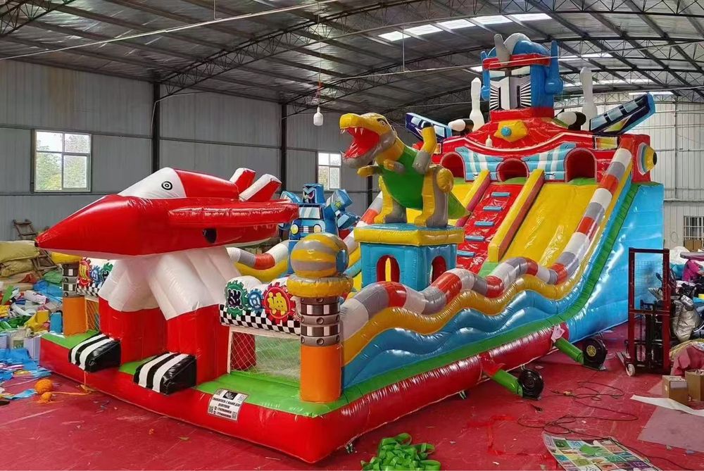 Надувной Батут , горка бассеин новый