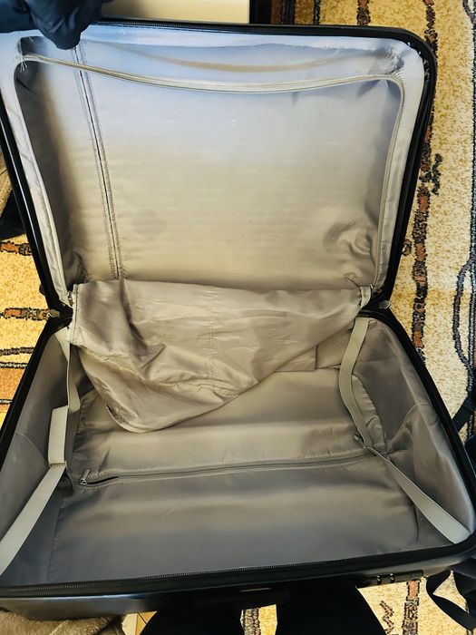 Голям твърд куфар