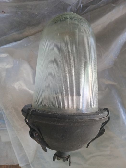 Продам светильник уличный