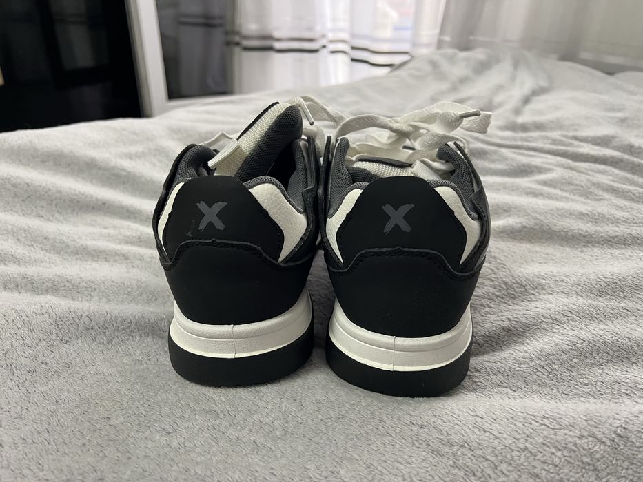 Adidasi marimea 42 House