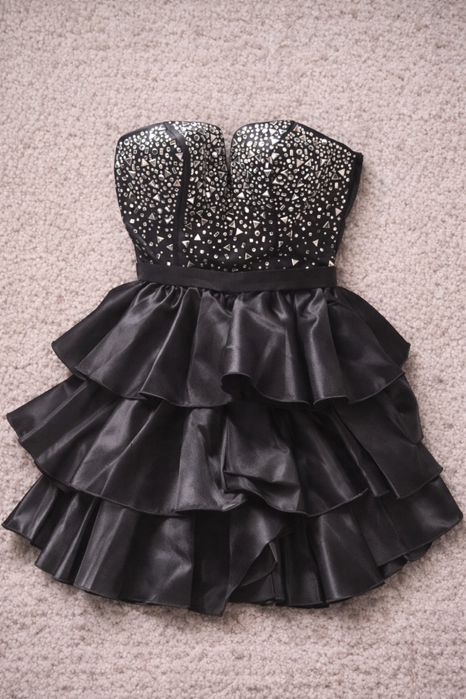 Нова къса черна рокля