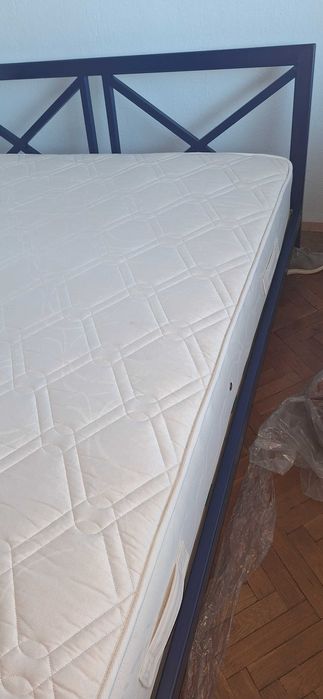 Метално легло с матрак