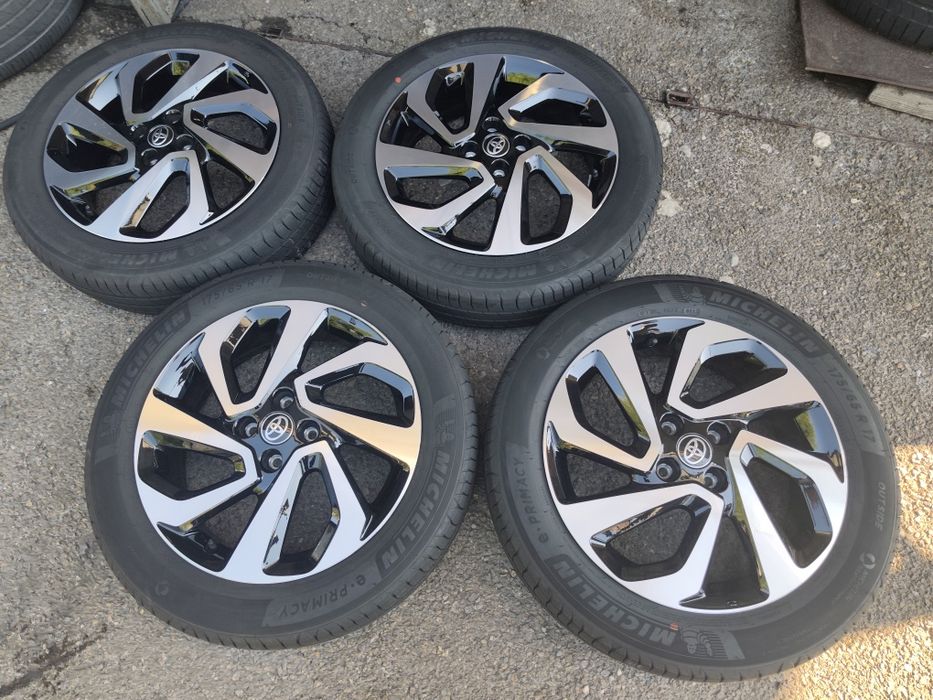 17" оригинални алуминиеви джанти за Toyota Aygo X.