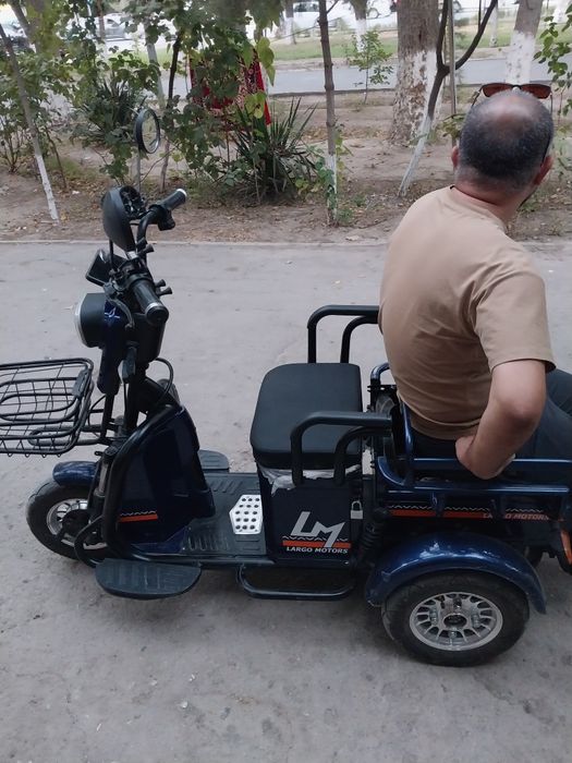 Скутр LARGO MOTORS отличный