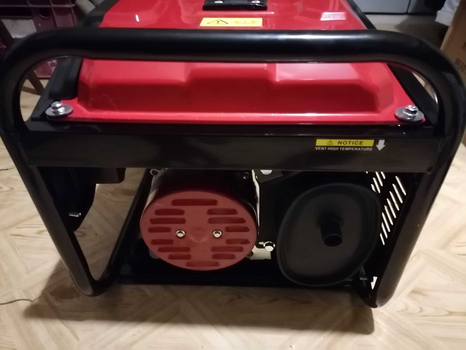 Бензинов генератор за ток Honda Ecmt 7000