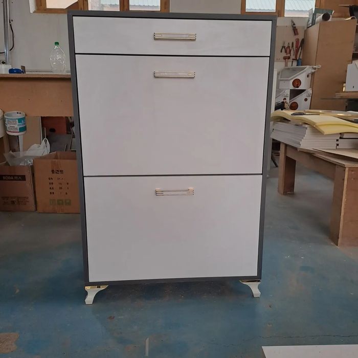 Шкаф для офиса и дома.