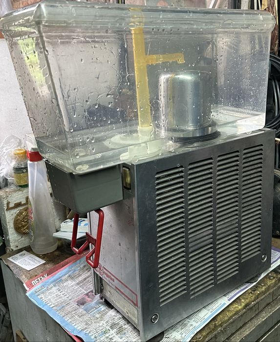 Диспенсър за сокове