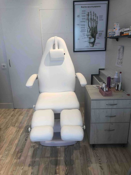 Стол за педикюр Cubo (3 мотора) 190 х 57/82 х 62/121 см - бял/ сив